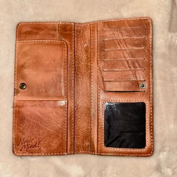 BEAUTIFUL Genuine Leather Wallet - Picture 2 of 7